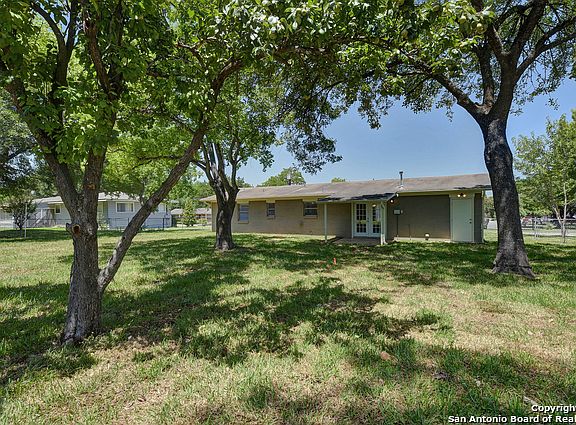 3rd image of 1451 Gardenia Dr