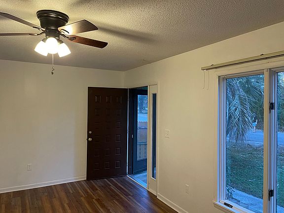 3rd image of 1543B Theresa Dr #B