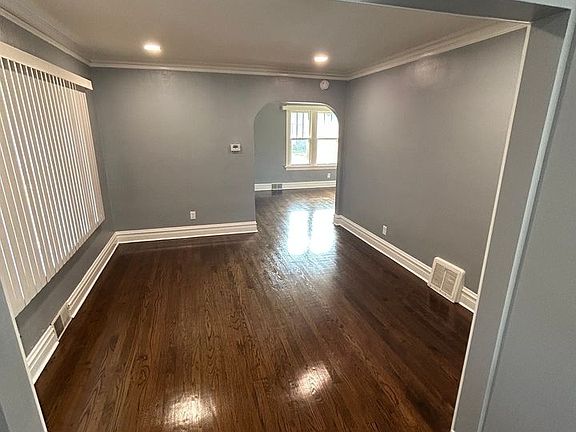 4th image of 915 Yeoman St