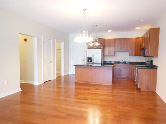 4th image of 251 Burnham Sq Unit 405