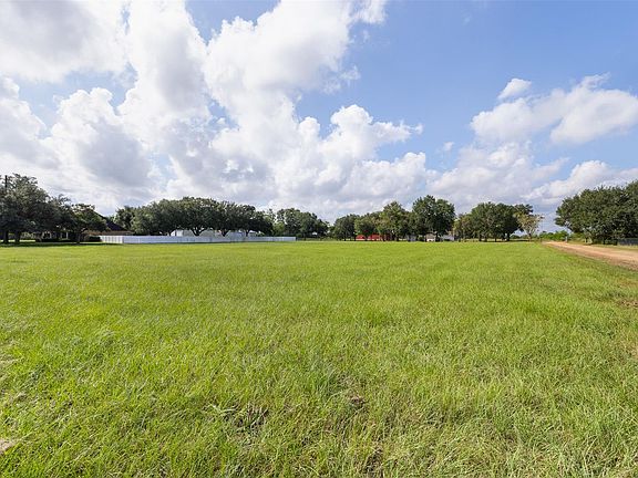 3rd image of 1713 Woody Ln