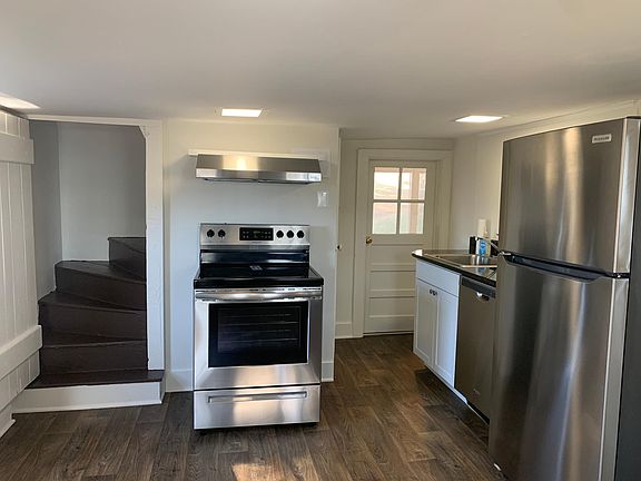 Kitchen facing screened porch