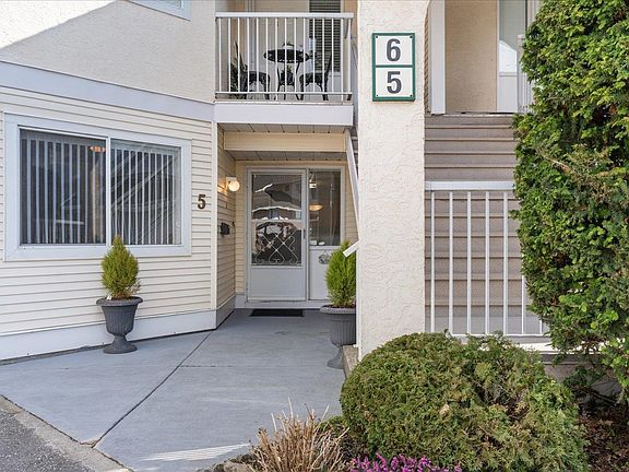 3rd image of 2475 Emerson St #5