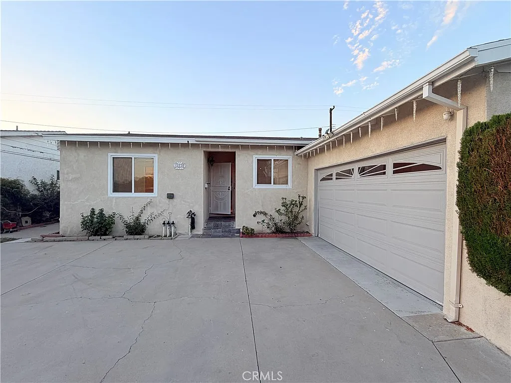 5 bed, 1408 sqft, $4,800 — Photo 2