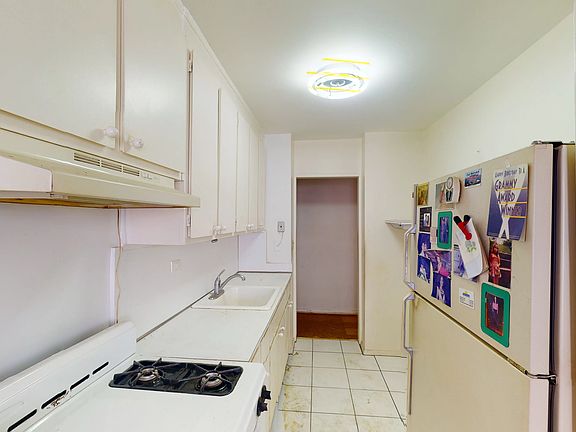 4th image of 2940 W 5th St APT 8C