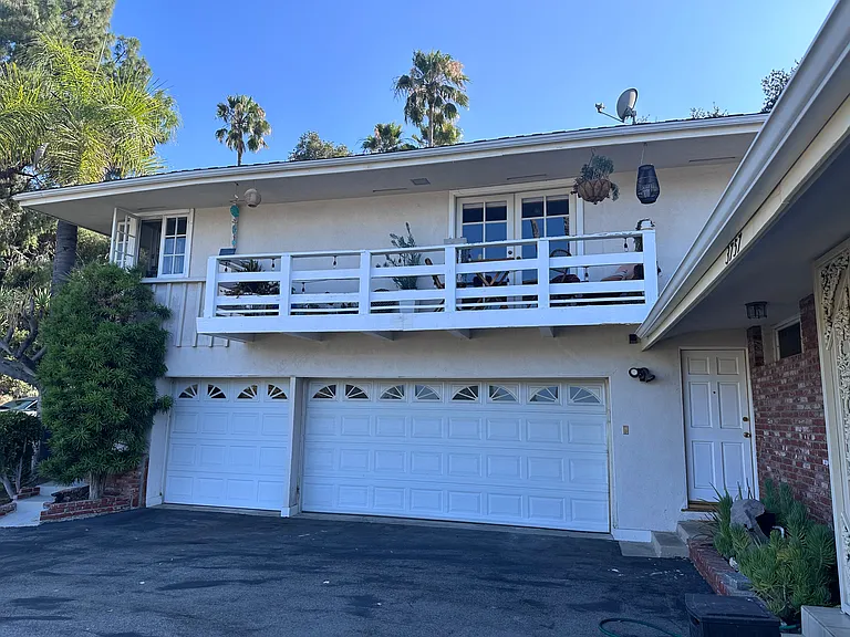 3755 Crownridge Dr — Photo 2
