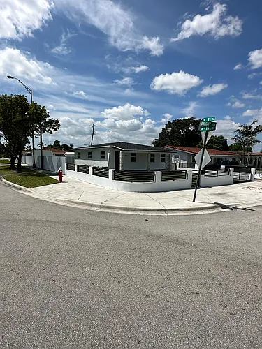 102 W 19th St Photo 1