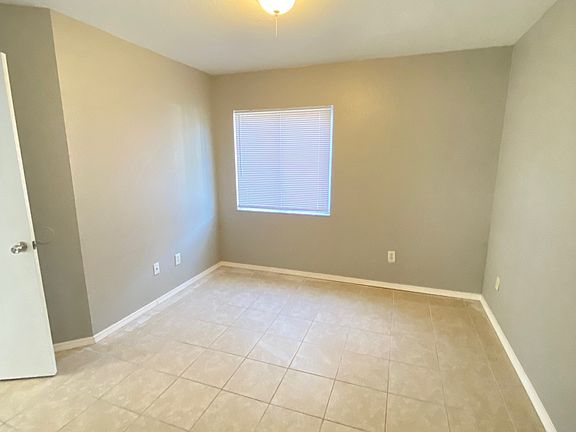 3rd image of 427 S Duss St #427