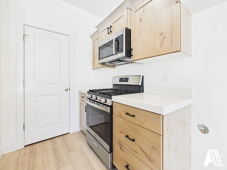 443 E 650 N — Photo 18