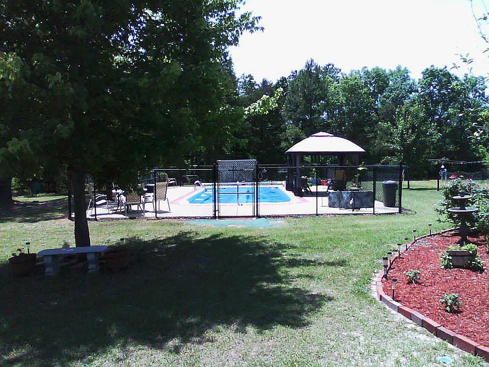 2nd image of 105 Valley View Dr
