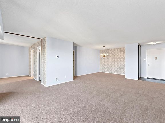 4th image of 307 Yoakum Pkwy APT 1803