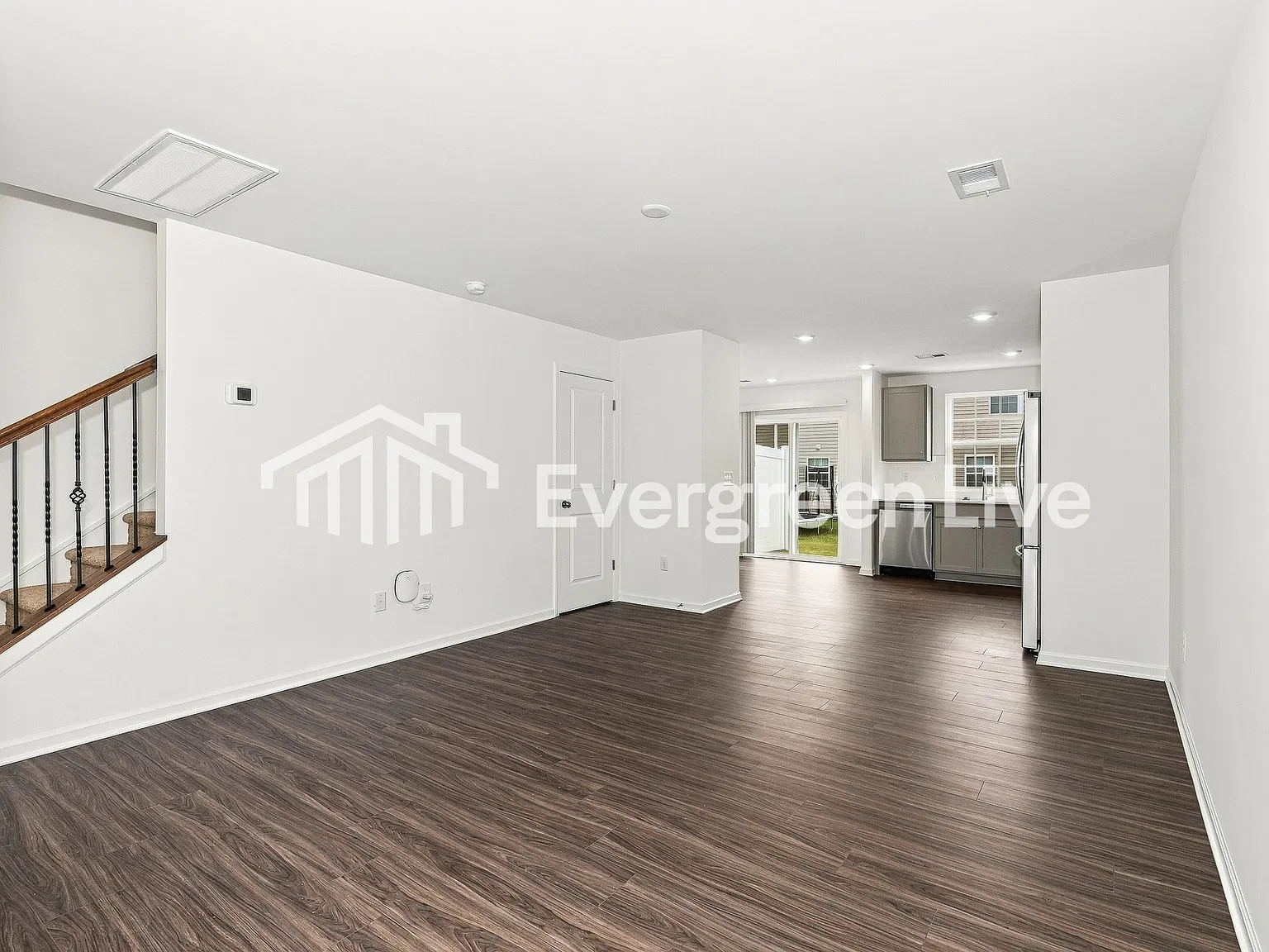 3 bed, 2.5 bath, 1346 sqft, $1,750 — Photo 2