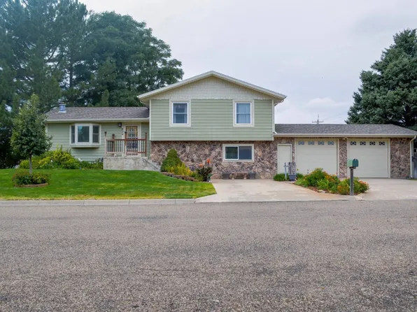 824 Wyoming Ave, Goodland, KS 67735