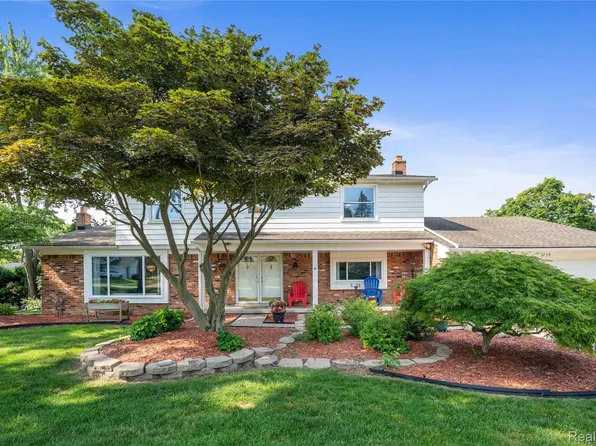 3739 Fife Ln, West Bloomfield, MI 48323