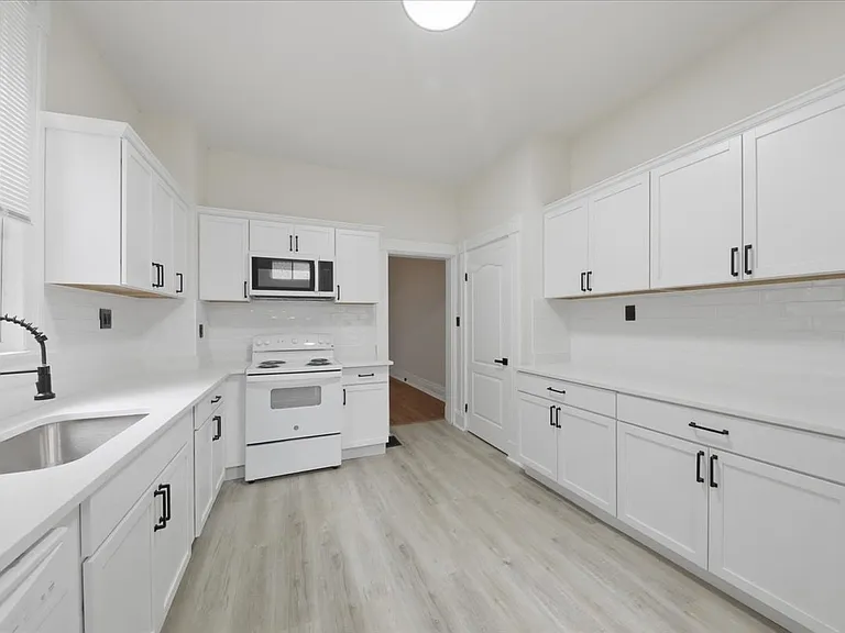 2502 Halstead St — Photo 1