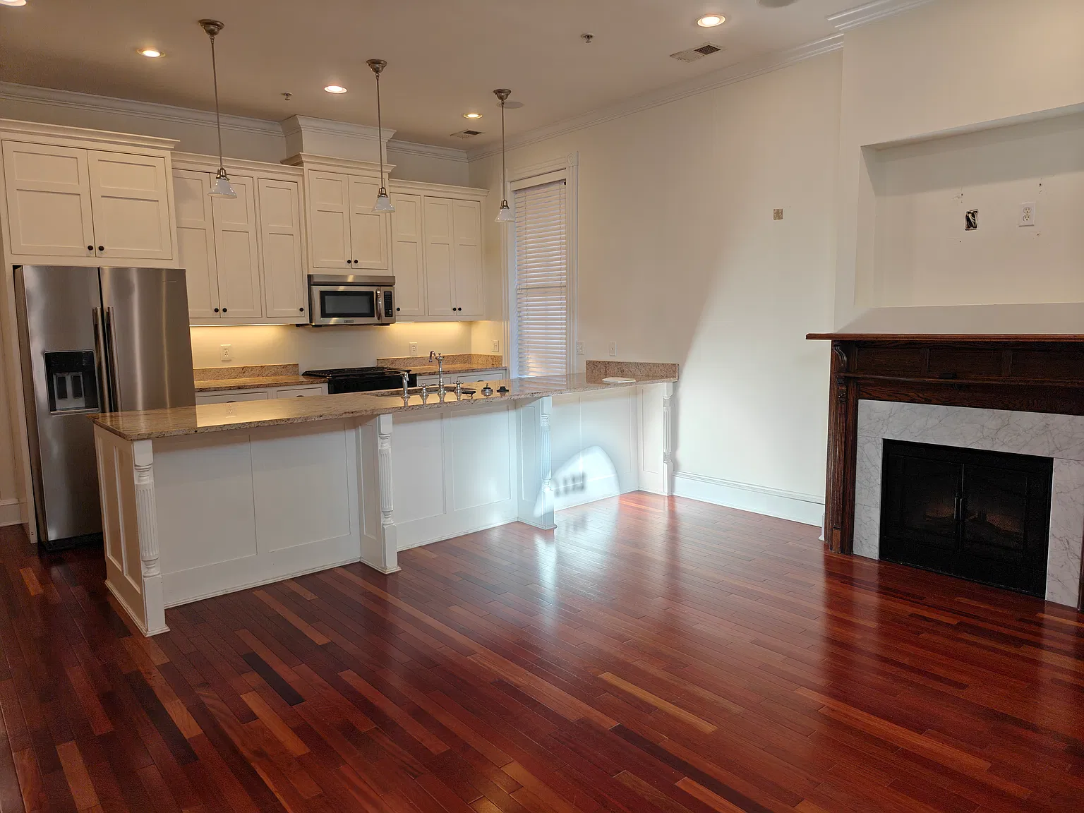 2 bed, 1100 sqft, $3,650 — Photo 3