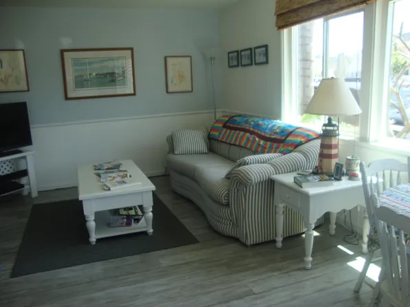 1020 W Balboa Blvd, Newport Beach, CA 92661