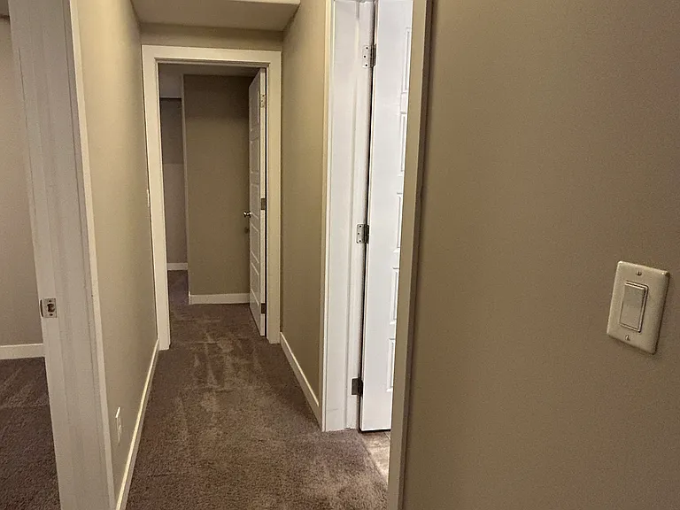 762 Hargreaves Cres — Photo 13