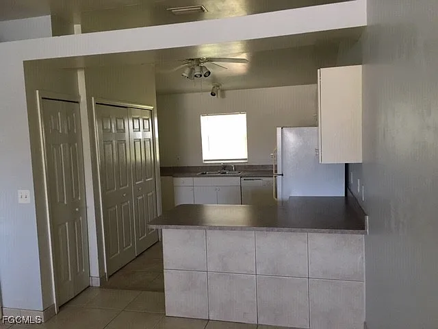2 bed, 2.0 bath, 944 sqft, $1,200 — Photo 2