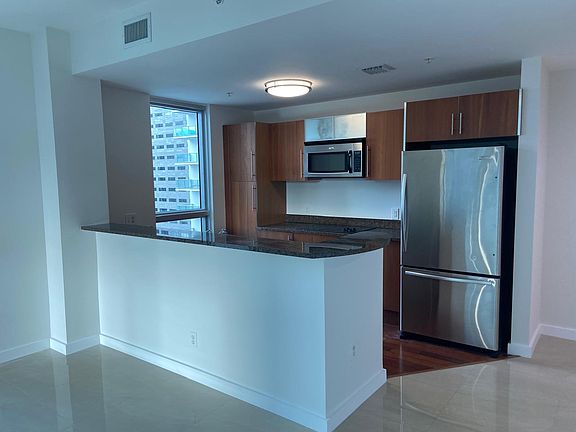 4th image of 300 Biscayne Blvd #1901
