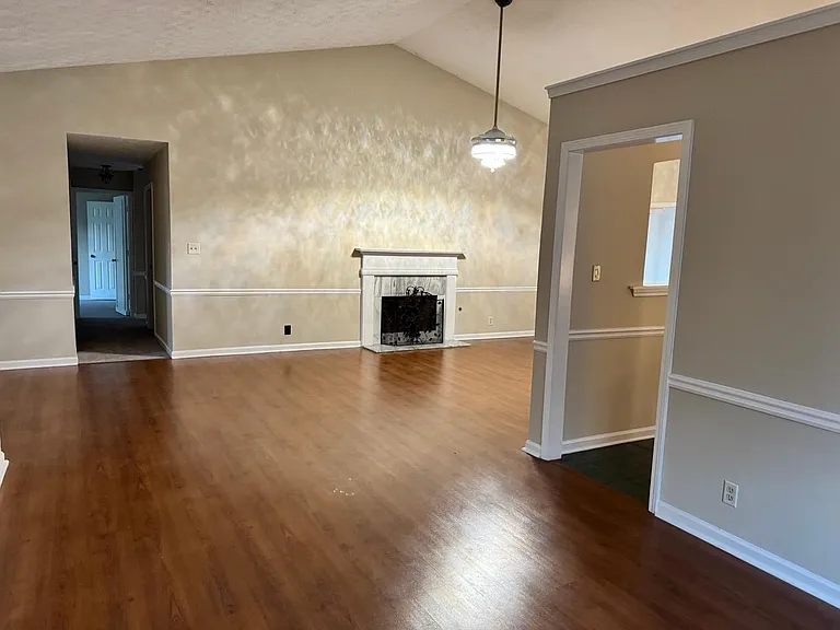 215 Lisbet Ct — Photo 4