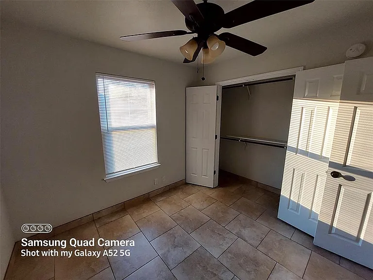 2503 Oak Ln — Photo 2