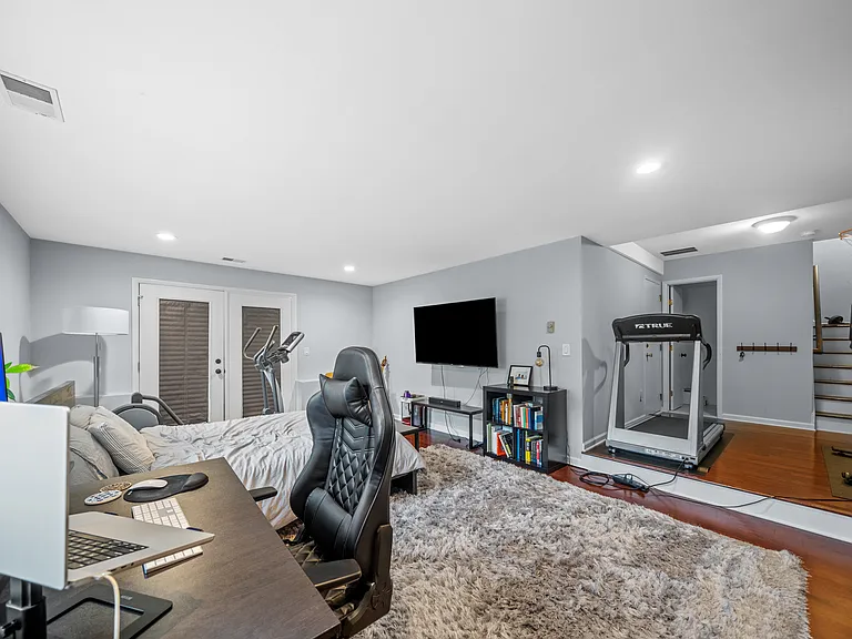 22 Pamrapo Ct W — Photo 37