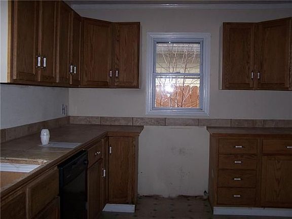 4th image of 3304 Alice Ave
