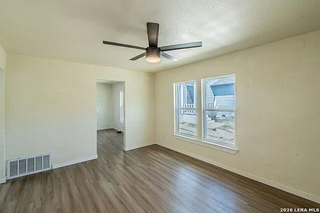 2 bed, 1.0 bath, 1415 sqft, $1,045 — Photo 2
