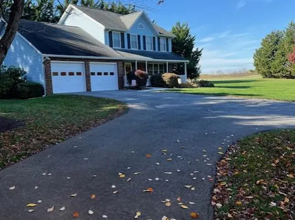 592 Scott Dr, Westminster, MD 21157