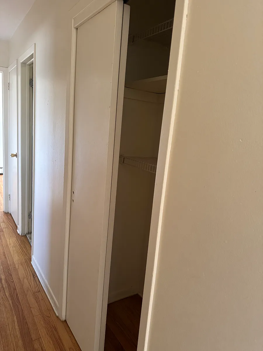 Building Photo - 5 Wood Ave #2D