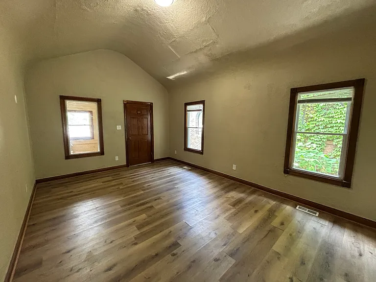 346 Richard Gordon Hatcher Blvd — Photo 4