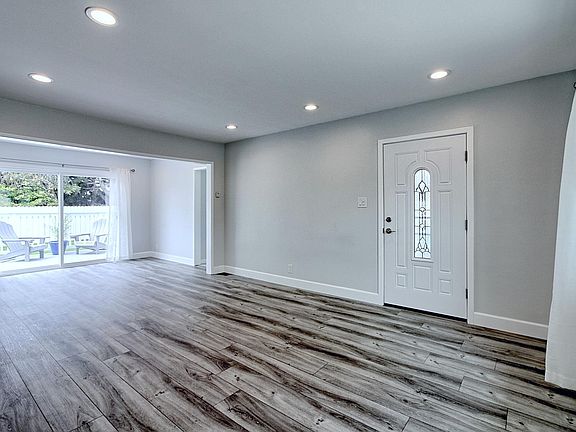 4th image of 541 Valmore Ave