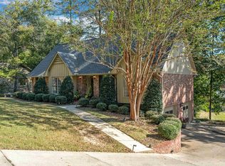 1379 Starcross Dr, Vestavia Hills, AL 35216