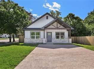 909 N Randolph Ave W, Bryan, TX 77803