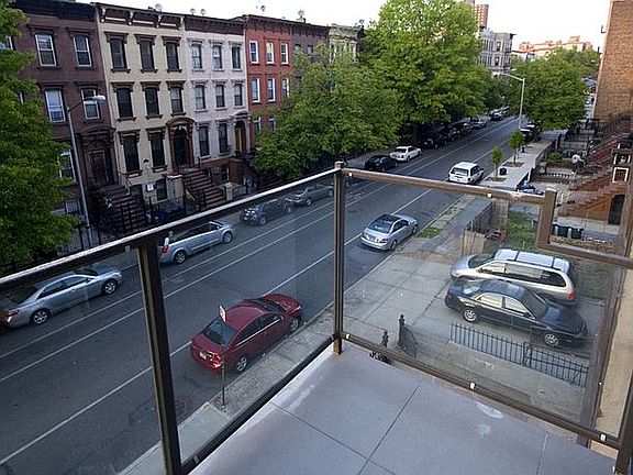 5th image of 616 Willoughby Ave APT 6C