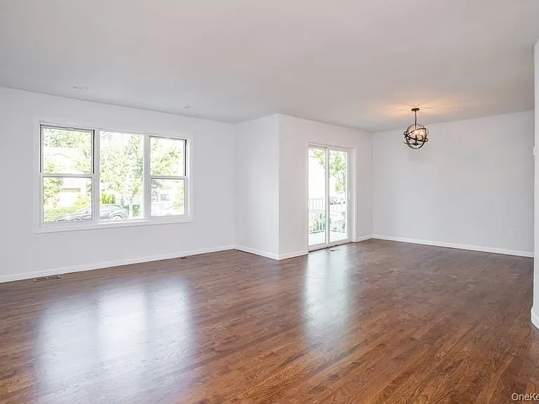 52 Washington St #2 — Photo 2