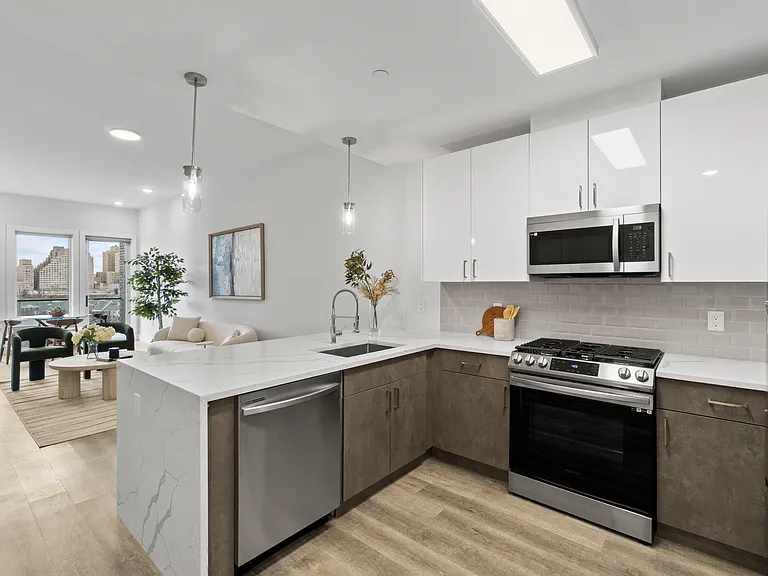 313 Pine St — Photo 2