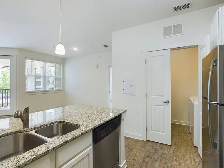 Mystic Bluff Apartments — Photo 112