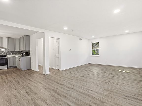 4th image of 2306 Greenland Dr