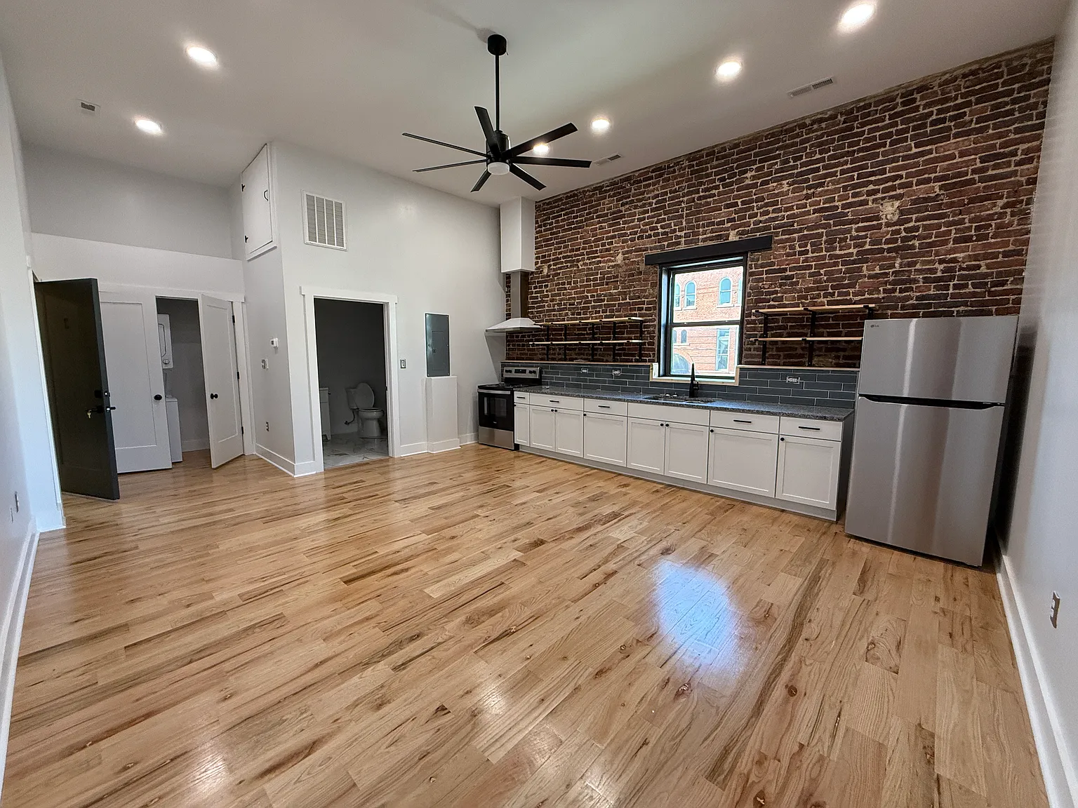 1 bed, $1,100 — Photo 3