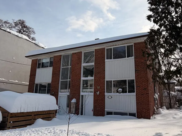 451 Leslie St, Toronto, ON M4M 3E5