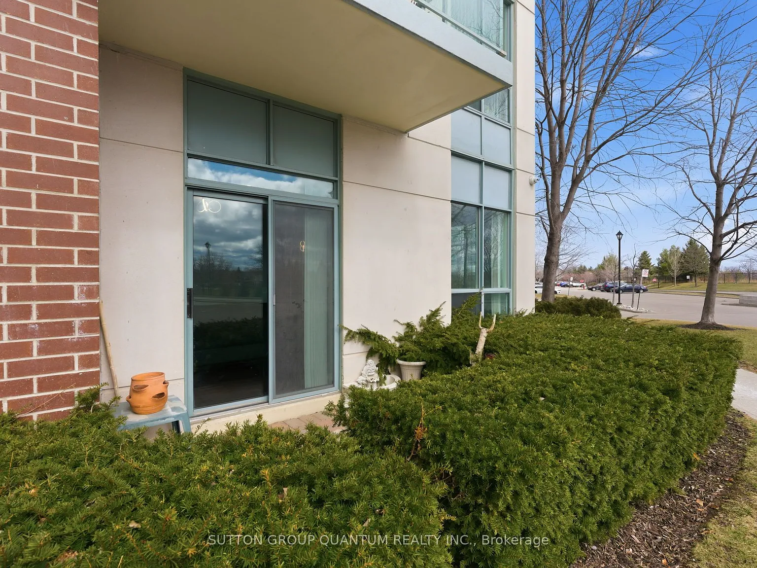Papillon Place Condos — Photo 2