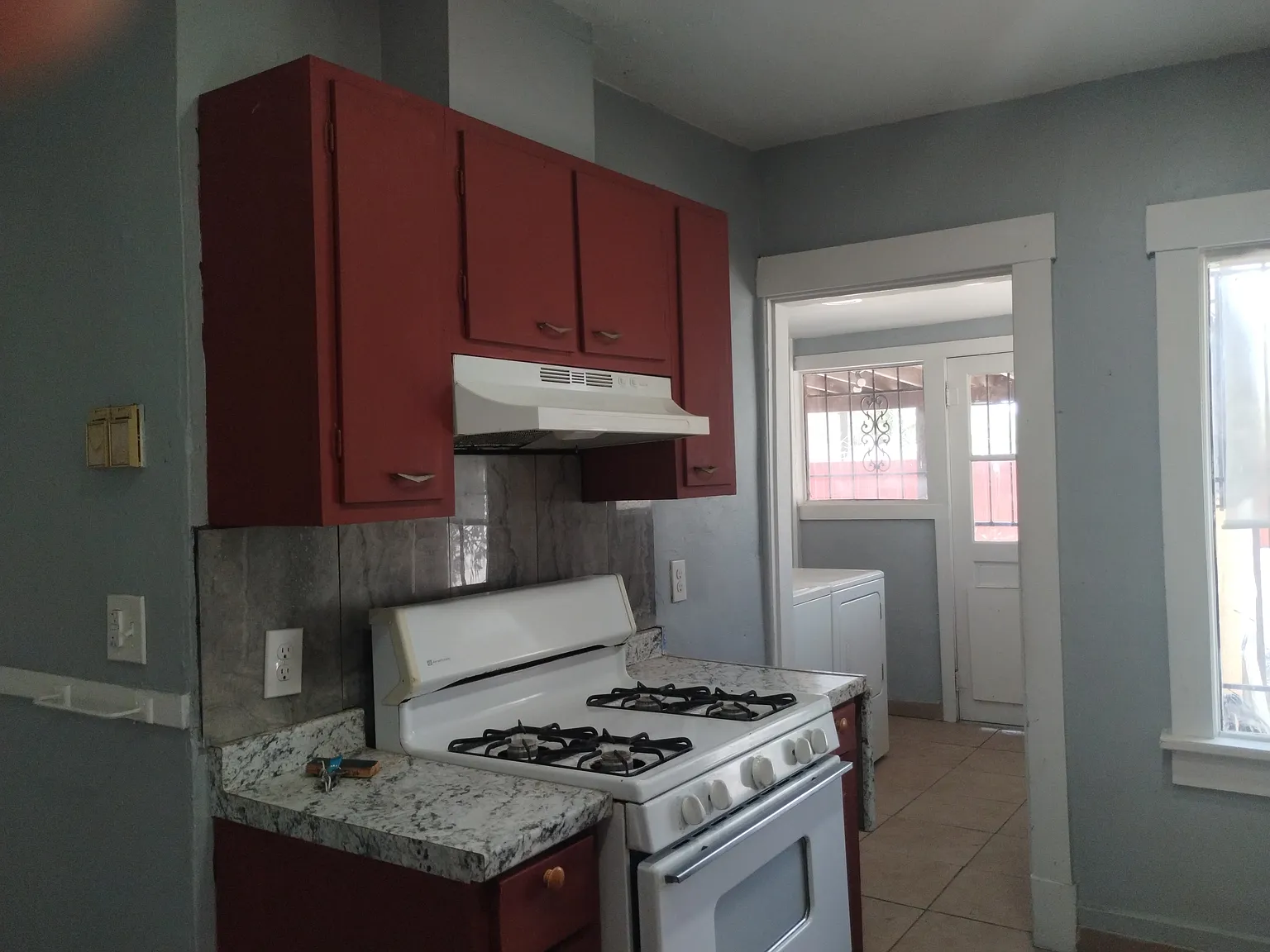 3 bed, 1090 sqft, $2,000 — Photo 3