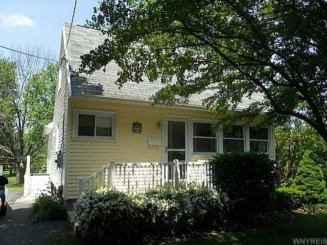 98 Wolcott St photo 1