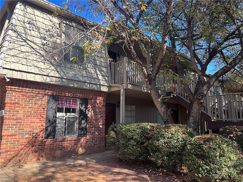 2nd image of 3820 Country Club Rd APT A