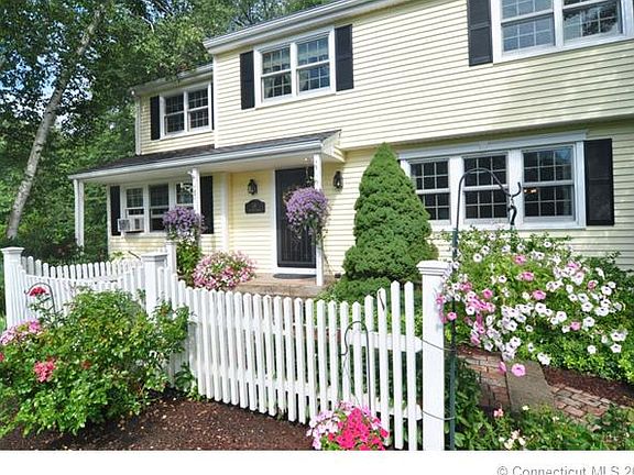 FANTASTIC CURB APPEAL!