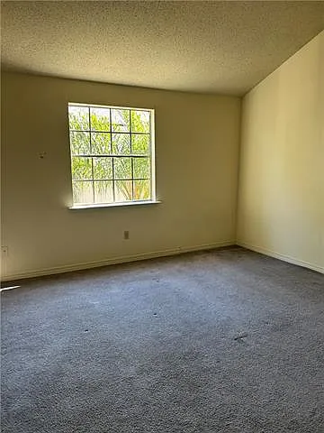 909 Vouray Dr #C — Photo 5