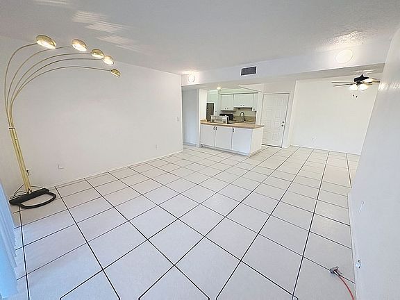 4th image of 4411 Shady Terrace Ln APT 109