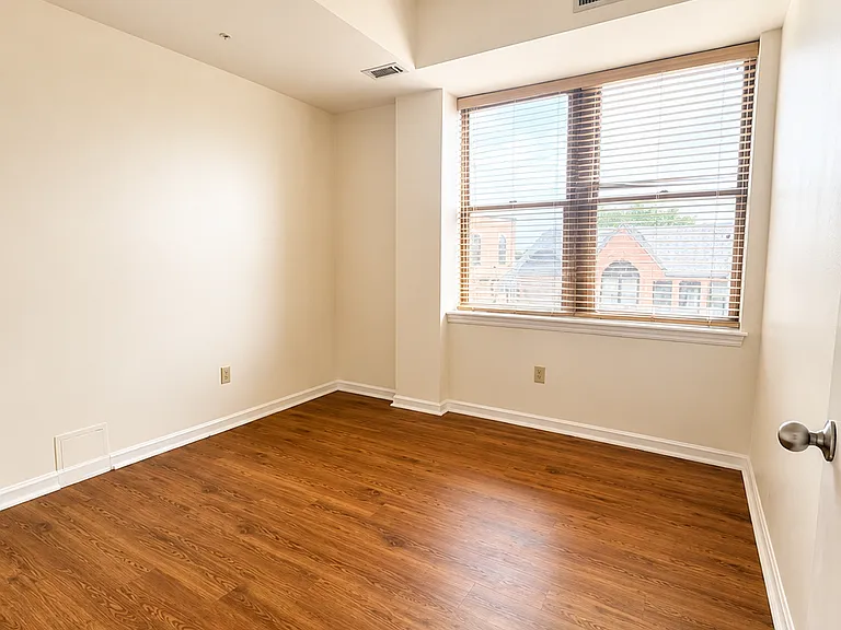 1251 Banks Aly NW #6 — Photo 11
